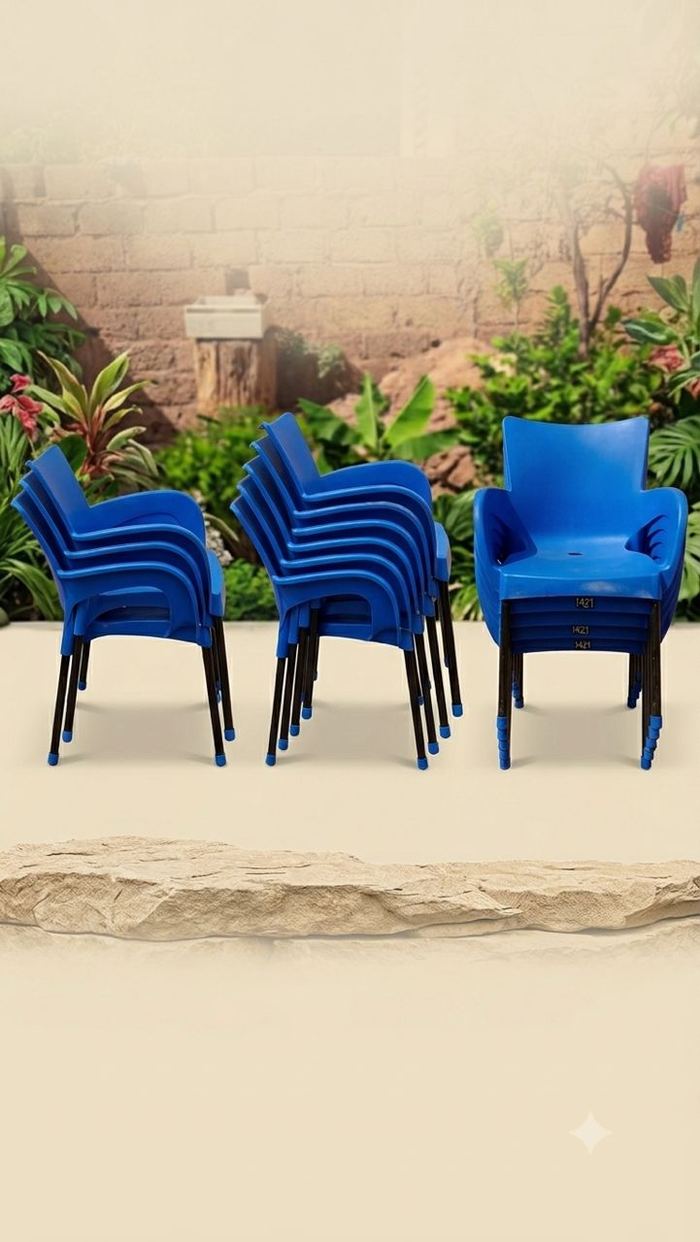 Chaises empilables bleues pour événements