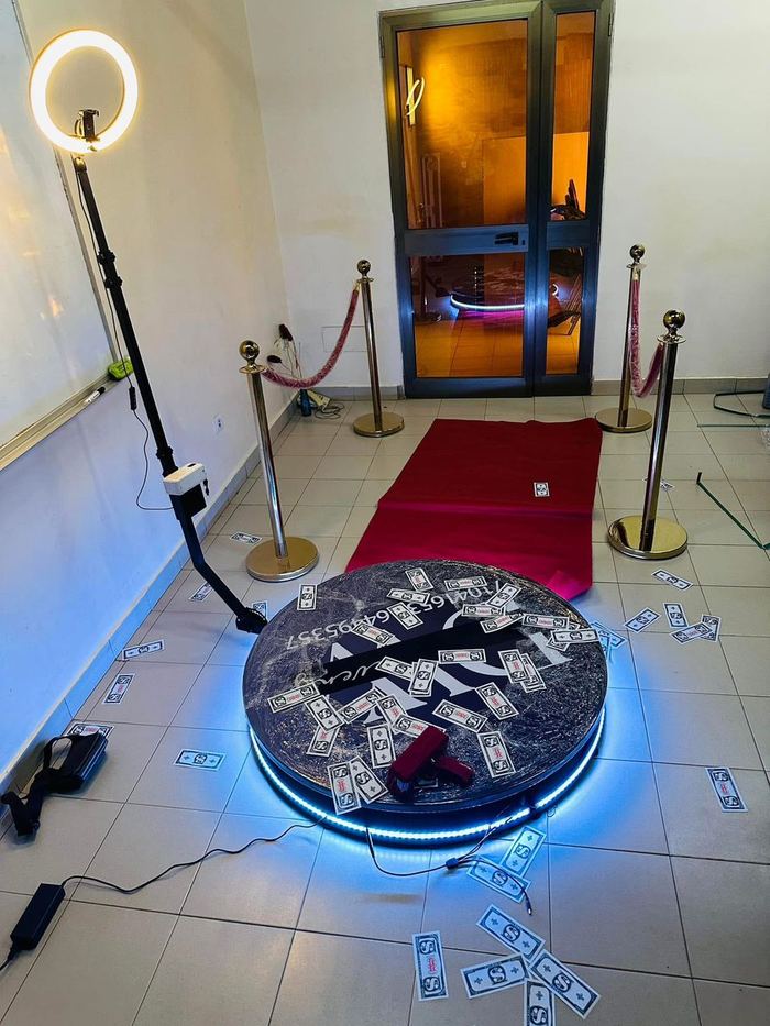 Espace photobooth avec tapis rouge