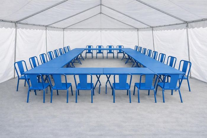 Tables et chaises modulables bleues