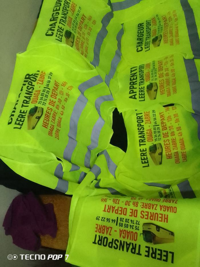 Gilets de sécurité floqués pour une compagnie de transport